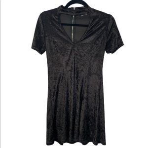 Fab’Rik Black Velvet Short Sleeve Dress
